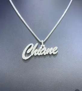 Collar Personalizado de Plata de Ley 925 Chapado en Oro con Nombre en Letra Cursiva y Moissanita de Corte Brillante, Estilo Hip Hop para Mujer - Product Image 1