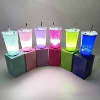 En stock : Gobelets à paille LED clignotants 14oz, activés par le liquide, en plastique, pour boîtes de nuit, bars et fêtes
