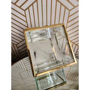 Boîte de rangement élégante en métal et verre qui protège vos accessoires du poussière et des dommages - Product Image 3