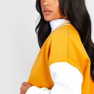 Chaqueta Varsity Colorblock Amarillo y Blanco para Mujer, Casual, Manga Corta, Cierre de Botones, Mezcla de Algodón y Poliéster, Estilo Urbano Otoñal - Product Image 2