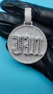 Pendentif Hip-hop personnalisé en argent sterling 925 plaqué or, serti de diamants Moissanite VVS, certifié IGI, avec logo sur mesure - Product Image 2