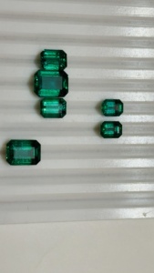 Esmeralda Zambiana Natural de 20 Quilates, Corte Esmeralda, Certificada por IGI, Color Verde Intenso, para Joyería, Sadiya International - Product Image 2