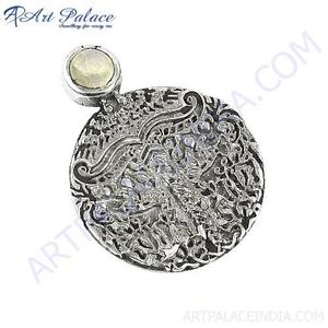Pendentif à breloque en argent plaqué 18 carats design personnalisé en alliage de haute qualité avec pierre de diamant et cadeau de mode pour enfants de style religieux - Product Image 1