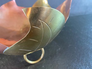 Stylish Leaf Petal Design <b>Metal</b> Bowl Console Table Accent Perfect For Home Decor Living Room And Dining Table Styling From India - Product Image 5