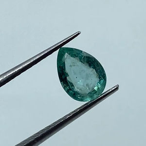 พลอยมรกตทรงลูกแพร์สีเขียวใสพิเศษ  ขนาด 0.79 กะรัต 5.20x7.20 มม. คุณภาพพรีเมียม สำหรับทำเครื่องประดับ จำหน่ายแบบขายส่ง - Product Image 1