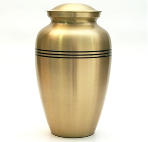 Bandeja de servir de madera duradera con acabado de textura natural diseñada para uso diario en el hogar, hoteles o restaurantes. - Product Image 6