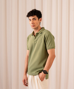 เสื้อโปโลผู้ชายสีเขียวมะกอก ผ้าฝ้าย แขนสั้น ทรงปกติ สวมใส่สบาย สีพื้น ผ้าถัก ระบายอากาศได้ดี - Product Image 3