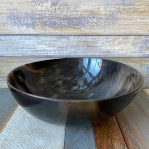 Bol en corne de buffle sculpté à la main pour ustensiles de cuisine traditionnels et ethniques, finition naturelle, pour une vie bio et durable - Product Image 1