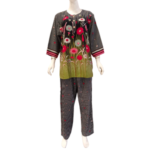 Pyjama décontracté pour femmes, manches longues et pantalon long, en rayonne, par Chrysanta - Product Image 3