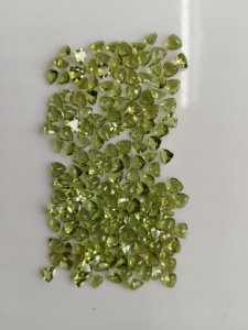 Peridoto Verde Natural de 5MM, Corte Trillón, Tamaño Personalizable, Gema Suelta de la Mejor Calidad para Joyería - Product Image 2