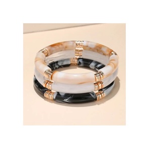 Pulsera de Resina Moderna con Aspecto Artístico Contemporáneo, Accesorio Ligero y Usable para las Tendencias del Estilo de Vida Moderno - Product Image 3