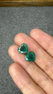 Émeraudes Naturelles Zambiennes 7,05 Ct, Forme Cœur Facettée, Paire Assortie, Pierres Précieuses Vertes Libres pour Boucles d'Oreilles de Luxe et Bijoux Fins Sur Mesure - Product Image 2