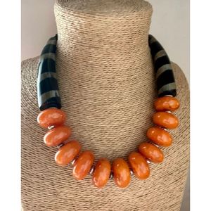 Collier élégant en résine et bois pour un usage décontracté et festif, perles et assortiments de perles, produit RR ENTERPRISES, fabriqué en Inde - Product Image 1