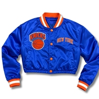 Blouson bomber court en toile bleue pour l'hiver |   Vêtement d'extérieur de style universitaire à rayures orange pour les fans de basketball, streetwear athlétique tendance