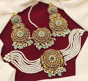 Vente en gros de parures de bijoux pour femmes en acier inoxydable plaqué or de qualité supérieure, 3 pièces, pour les mariages et les occasions de fête - Product Image 4