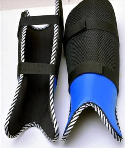 Protector de Espinilleras de Hockey sobre Césped de Calidad Premium para Entrenamiento y Entretenimiento al Aire Libre, Ecológico, Eoin Winston Sports Sialkot - Product Image 1