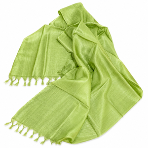 Écharpe en soie unie verte avec pompons, châle léger et tendance pour femme, couleur personnalisée, qualité export - Product Image 1