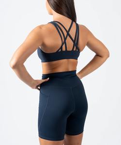 Ensemble court personnalisé pour femme : Soutien-gorge de sport et short de yoga à taille croisée – Ensemble 2 pièces pour femme - Product Image 4
