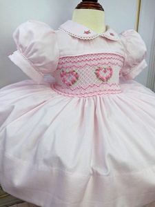 Fabricant de robes vietnamiennes : Robe en coton blanc pour filles avec broderie florale rose et col Peter Pan - Product Image 6
