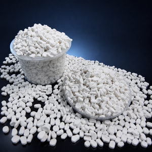 Meilleur prix, produit phare : Granulés de carbonate de calcium (masterbatch) en forme de remplissage, couleur blanc naturel, matière première pour bidons. - Product Image 1