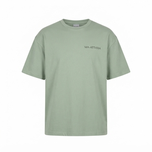 เสื้อยืดผู้ชายสีเขียวเซจ คอกลม แขนสั้น ทรงโอเวอร์ไซส์ พิมพ์ลายตัวอักษรแบบมินิมอล เสื้อผ้าลำลองสไตล์สตรีทแวร์ - Product Image 3