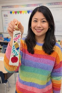 จี้รูปกุ้งล็อบสเตอร์ ดีไซน์น่ารัก ประดับด้วยลูกปัดเม็ดเล็ก เหมาะสำหรับใช้ในชีวิตประจำวัน จี้รูปดาวแบบกำหนดเองได้ ของขวัญสำหรับสาวๆ สไตล์เทรนด์ใหม่สำหรับงานประดับลูกปัด - Product Image 2