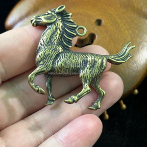 พวงกุญแจรูปม้าทองเหลืองวินเทจ ดีไซน์รูปสัตว์ วัสดุโลหะ ทนทาน ใช้ตกแต่งได้ เป็นของขวัญ - Product Image 5