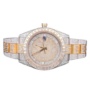 Reloj mecánico artesanal de acero inoxidable con lectura analógica, movimiento automático, diamantes moissanita de corte redondo, claridad VS VVS EF - Product Image 1