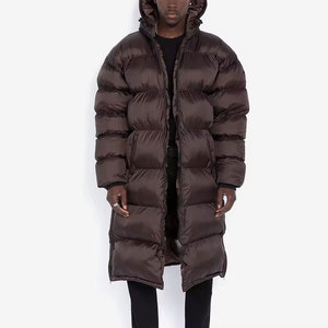 Manteau long matelassé tendance avec doublure intérieure douce et design protecteur pour les sorties par temps froid - Product Image 1