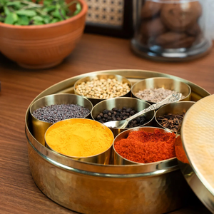 Caja de Especias Masala Dani Tradicional Hecha a Mano de Latón, Contenedor Decorativo para Almacenamiento de Especias de Cocina India - Product Image 4