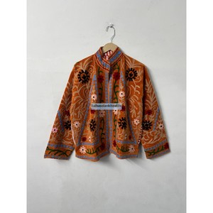 Blouson en velours brodé floral d'automne pour femme, col mandarin, manches longues, broderie artisanale - Product Image 4