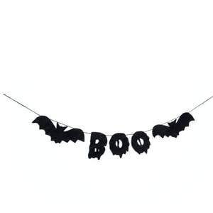 พวงมาลัยค้างคาว BOO สุดหลอนสำหรับตกแต่งฮาโลวีน ป้ายแบนเนอร์ BOO สีดำทำจากผ้าสักหลาดพร้อมรูปทรงค้างคาว พวงมาลัย BOO สำหรับแขวนในวันฮาโลวีน ทำด้วยมือ - Product Image 3