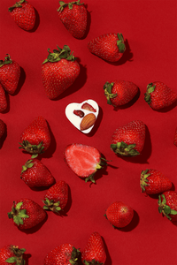 Vente en gros de chocolat composé blanc OEM avec saveur de yaourt à la fraise, noix et fruits secs assortis - Product Image 5