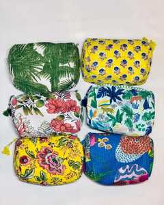 Ensemble de trousse de toilette et sac en tissu de coton imprimé sur mesure, idéal pour la revente par les magasins de décoration intérieure et les fournisseurs de maquillage - Product Image 5