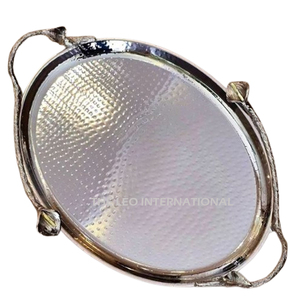 Plateau de luxe moderne exclusif avec poignées dorées martelées, forme carrée créative, plateau en argent artisanal pour servir les fruits - Product Image 2