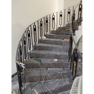 Balustre moderne MS au toucher doré élégant, conçu pour les intérieurs de villas de luxe et les espaces résidentiels haut de gamme, au fini doré. - Product Image 1