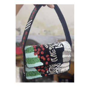 Bolso de mano Ziyan artesanal azul y blanco con cuentas, de algodón, moderno, duradero, con estampado animal único, rayas y bordado a mano, cierre magnético. - Product Image 5