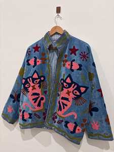 เสื้อแจ็คเก็ตกำมะหยี่ปักลายวินเทจ ลายแมวและดอกไม้ คอจีน ทรงหลวม แขนยาว ใส่ได้ทุกฤดู สไตล์ลำลอง - Product Image 4
