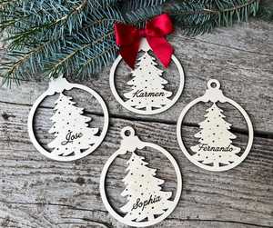 Adorno Navideño de Madera Personalizado, Diseño Circular de Árbol Cortado con Láser, Nombre Sophia Fernando, Objetos Decorativos para las Fiestas - Product Image 5