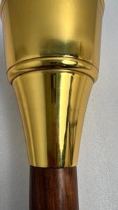 Torche décorative en aluminium et bois avec finition dorée pour la décoration extérieure de jardins, mariages et entrées de complexes hôteliers - Product Image 4