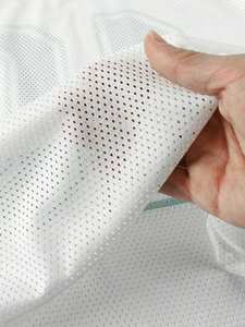 Camiseta Deportiva Oversize de Malla Sublimada Verde y Blanca para Equipo, Estilo Crop Boxy, con Logotipo Personalizado de Fábrica - Product Image 3