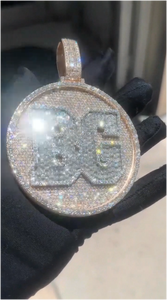 CONCEPTION - Collar con Colgante de Moissanita VVS Personalizado con Diseño de Letra o Nombre, Estilo Iced Out, Brillante, en Oro Blanco - Product Image 6