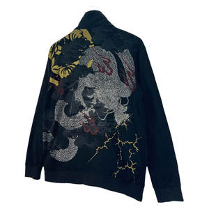 Chaqueta Sukajan de moda moderna para hombre, cómoda, ligera, de tela satinada con un elegante diseño bordado. - Product Image 3