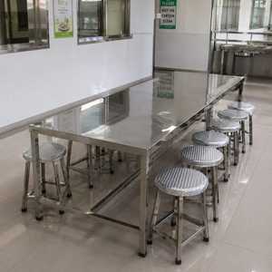Nouvelle table de salle à manger et banc en acier inoxydable robuste et moderne pour hôtels, cafétérias commerciales, écoles, universités et auberges - Product Image 1