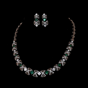 Conjunto de Collar y Aretes de Plata con Esmeralda y Diamantes de Laboratorio de Lujo |   Joyería nupcial con acabado en oro rosa |   Fabricante de Joyería de Alta Gama - Product Image 1