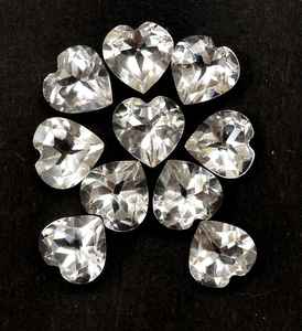 โทแพซสีขาวธรรมชาติทรงหัวใจเจียระไนแบบเหลี่ยม  ขนาดมาตรฐาน  พร้อมใบรับรอง  ไม่ผ่านการปรับแต่ง  พร้อมสำหรับการฝังในเครื่องประดับ - Product Image 3