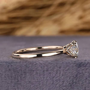 Bague de fiançailles solitaire en diamant rond cultivé en laboratoire Double griffe Style élégant - Product Image 2