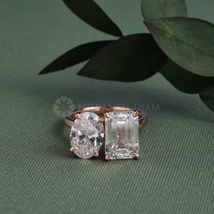 Anillo de Diamantes de Diseño Moderno, Corte Esmeralda, Oro Amarillo, Tres Piedras, Joyería Fina para Mujer - Product Image 1