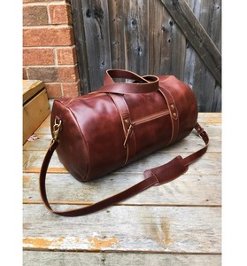 กระเป๋าหนังแท้ทำมือทรงดัฟเฟิล สไตล์วินเทจ สำหรับเดินทางช่วงสุดสัปดาห์  ขนาดใหญ่ ใส่ของได้เยอะ  สำหรับผู้ชายและผู้หญิง  มีซิป - Product Image 1