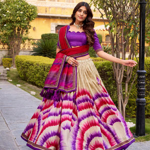 ชุดเลเฮนกาโชลีสำเร็จรูปสไตล์อินเดียพร้อมผ้าคลุมไหล่ ผ้าไหมเนื้อนุ่มปักลายเลื่อม เหมาะสำหรับงานแต่งงาน งานปาร์ตี้ ชุดสไตล์บอลลีวูด - Product Image 1